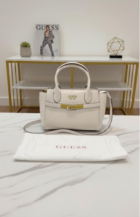 حقيبه من GUESS ماستر كولتي