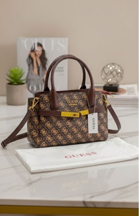 حقيبه من GUESS ماستر كولتي