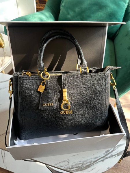 حقيبه GUESS بللون الابيض ماستر كولتي شامله البوكس <br> <span class='text-color-warm'>بيعت كلها </span>