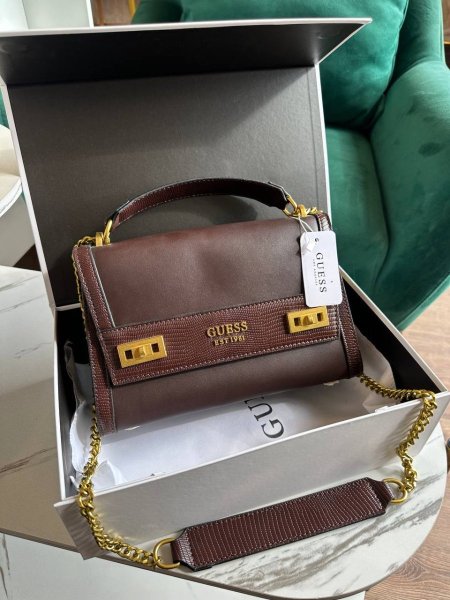 حقيبه من GUESS بللون البرغندي الغامق شامله البوكس <br> <span class='text-color-warm'>بيعت كلها </span>