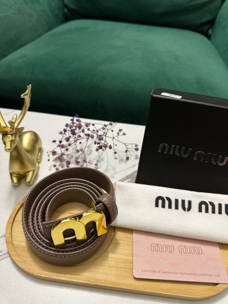 قشط ماركه miu miu شامل البوكس