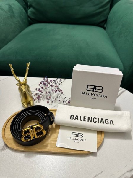 قشط  ماركه  BALENCIAGA شامل البوكس <br> <span class='text-color-warm'>بيعت كلها </span>