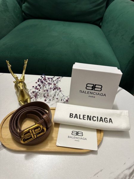 قشط  ماركه  BALENCIAGA شامل البوكس <br> <span class='text-color-warm'>بيعت كلها </span>
