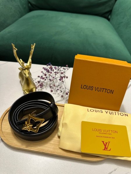 قشط  ماركه  Louis Vuitton شامل البوكس <br> <span class='text-color-warm'>بيعت كلها </span>